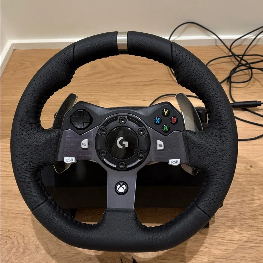 Logitech-G920 Driving force racing wheel and peddles for Xbox